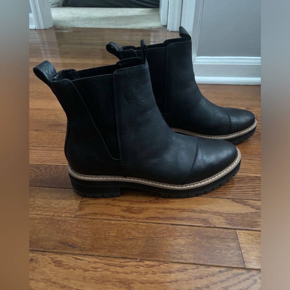 TOMS Leather Lug Chelsea Boots
